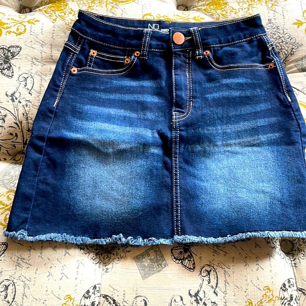 Women’s size 3 mini skirt.
